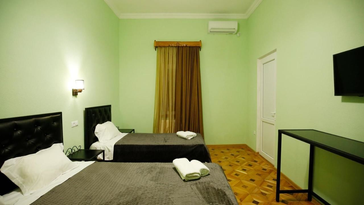 Отели типа «постель и завтрак» Hotel Veranda Кутаиси-17