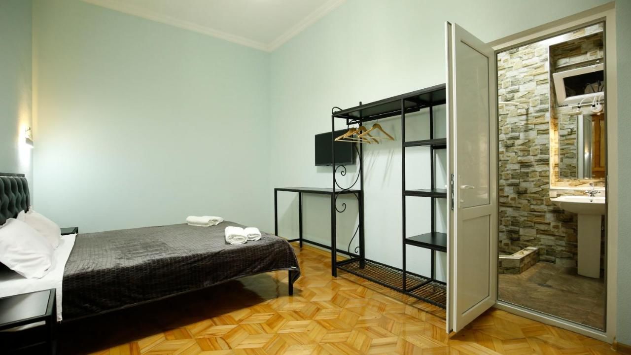 Отели типа «постель и завтрак» Hotel Veranda Кутаиси-45